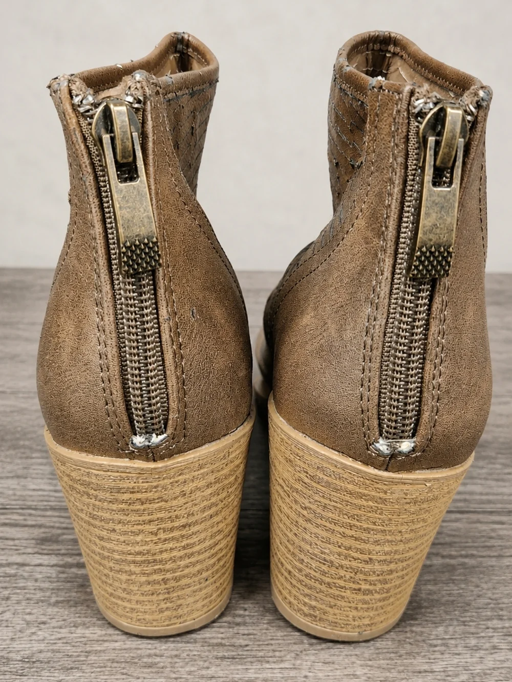 Qupid Taupe Cutout Ankle Booties Size 10 Peep Toe Block Heel Boho